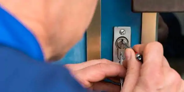 Que empresas ofrecen servicios de cambio de cerraduras urgente Barcelona - Cerrajeros urgentes disponibles 24 horas en Barcelona baratos